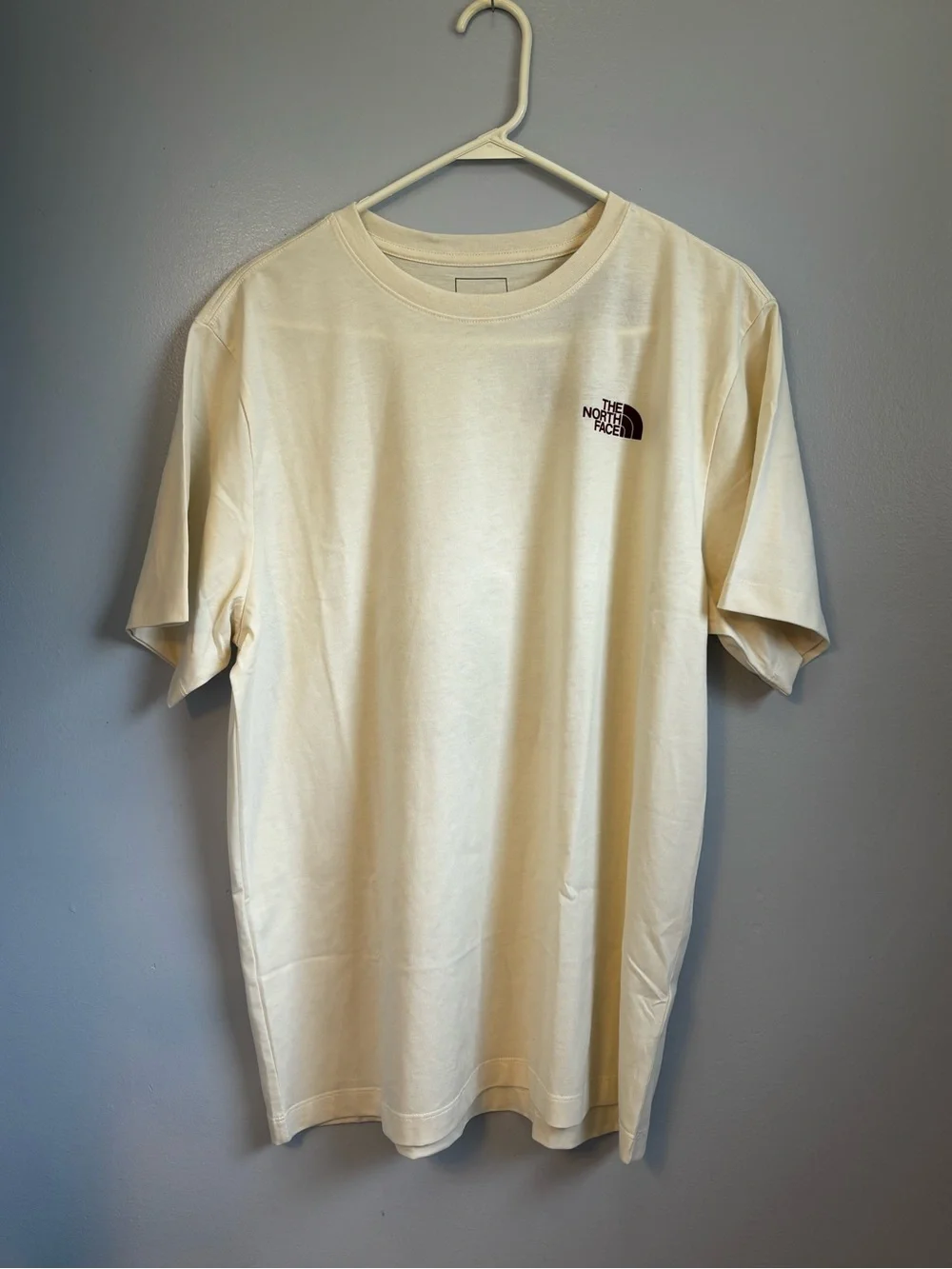 The North Face Men's Exotic Days Reg Fit short sleeve tee. Sz L. NWT